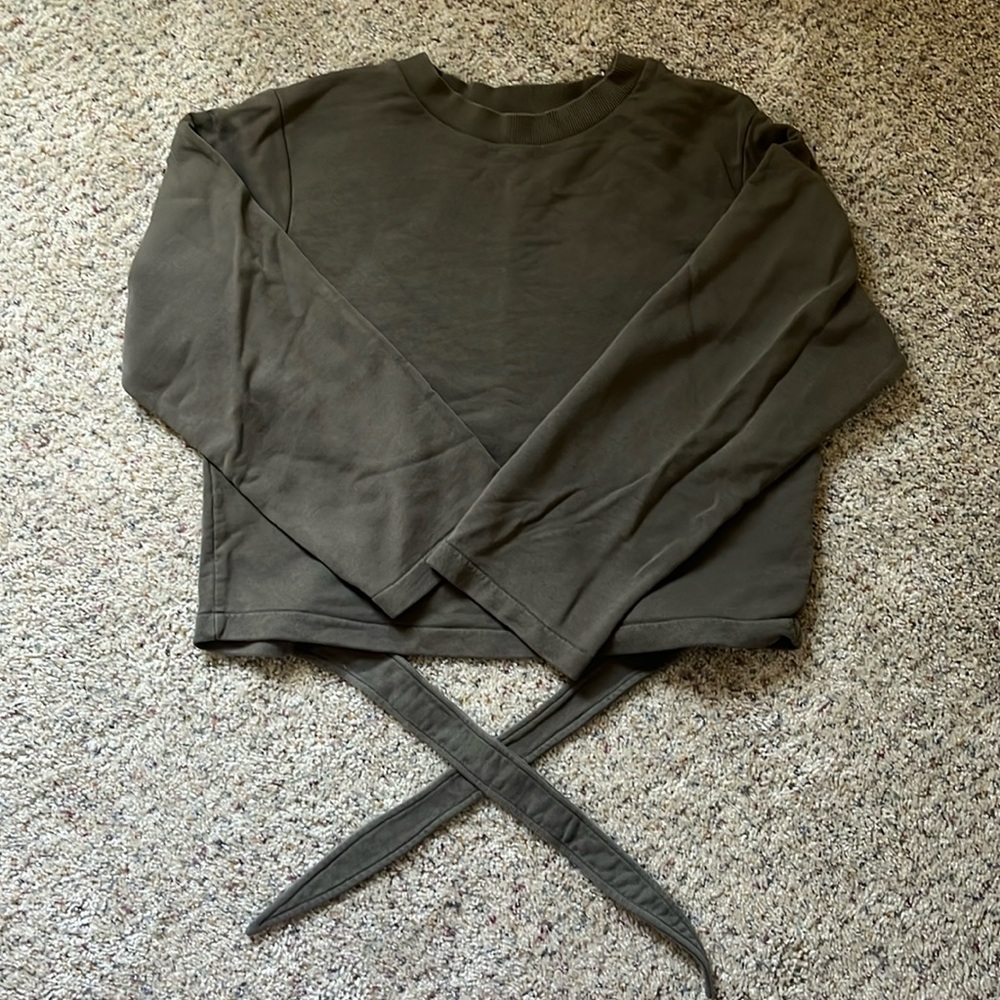Womenโs Crewneck Tie-Front Sweater - Olive